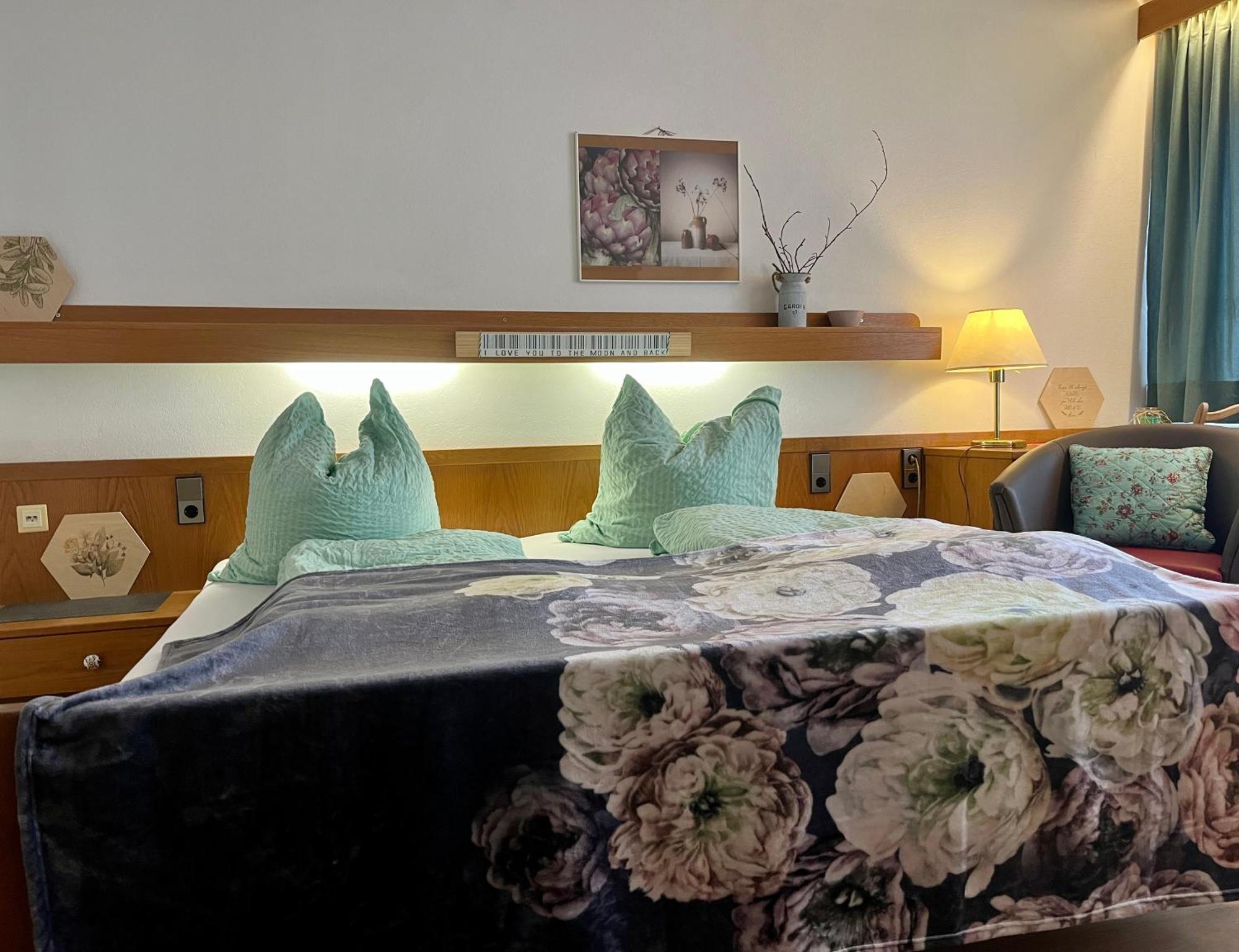 Goldener Hahn B&B Baiersbronn - Ferienwohnungen Mit Hotel Service Nahe Gartenschau Tal X Room photo